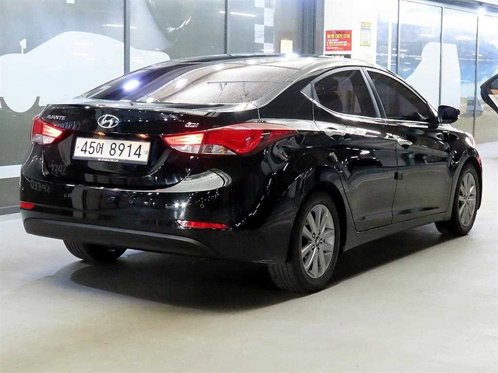 HYUNDAI Avante - Vista 4
