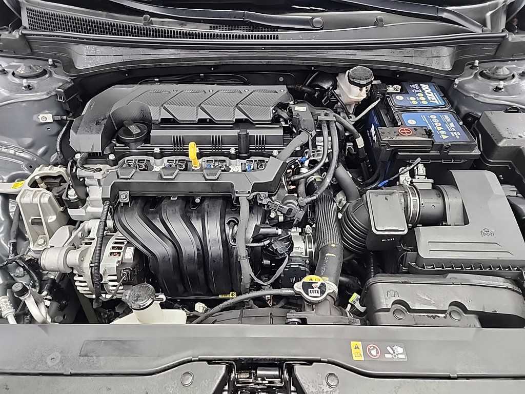 HYUNDAI Avante - Vista 5