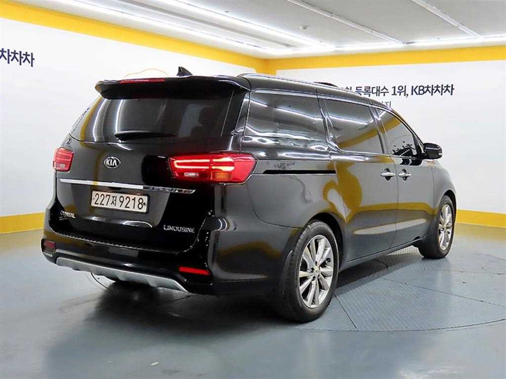 KIA Carnival - Vista 4