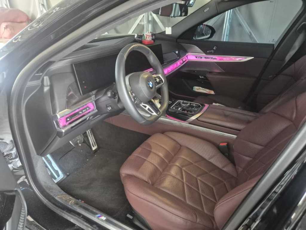 BMW 7 Series - Vista 5