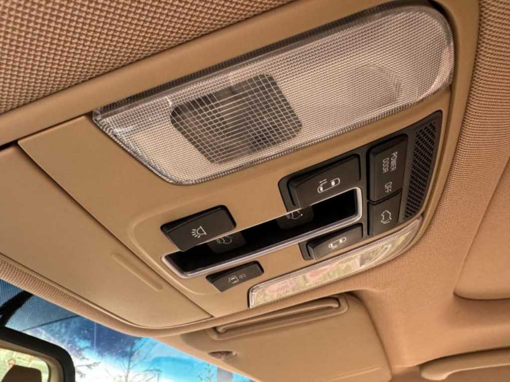 KIA Carnival - Vista 8