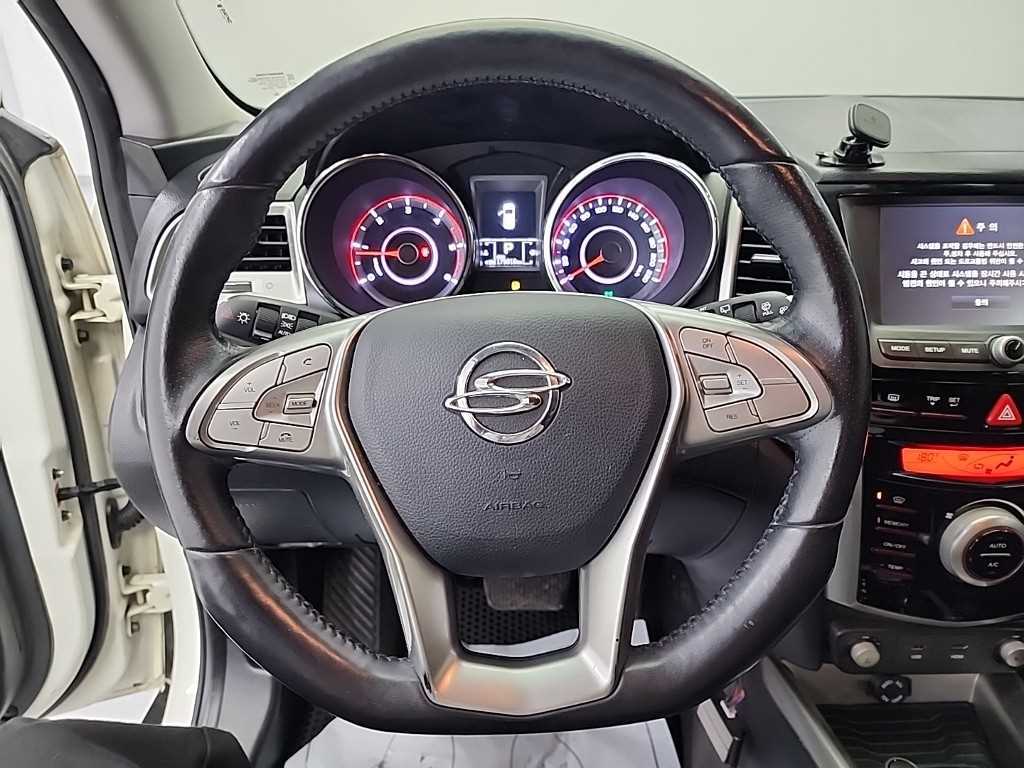 Ssangyong Tivoli - Vista 9