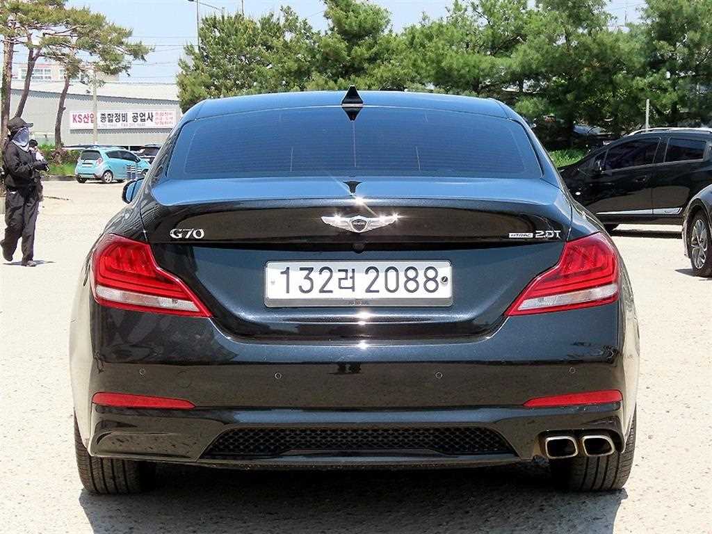 Genesis G70 - Vista 4