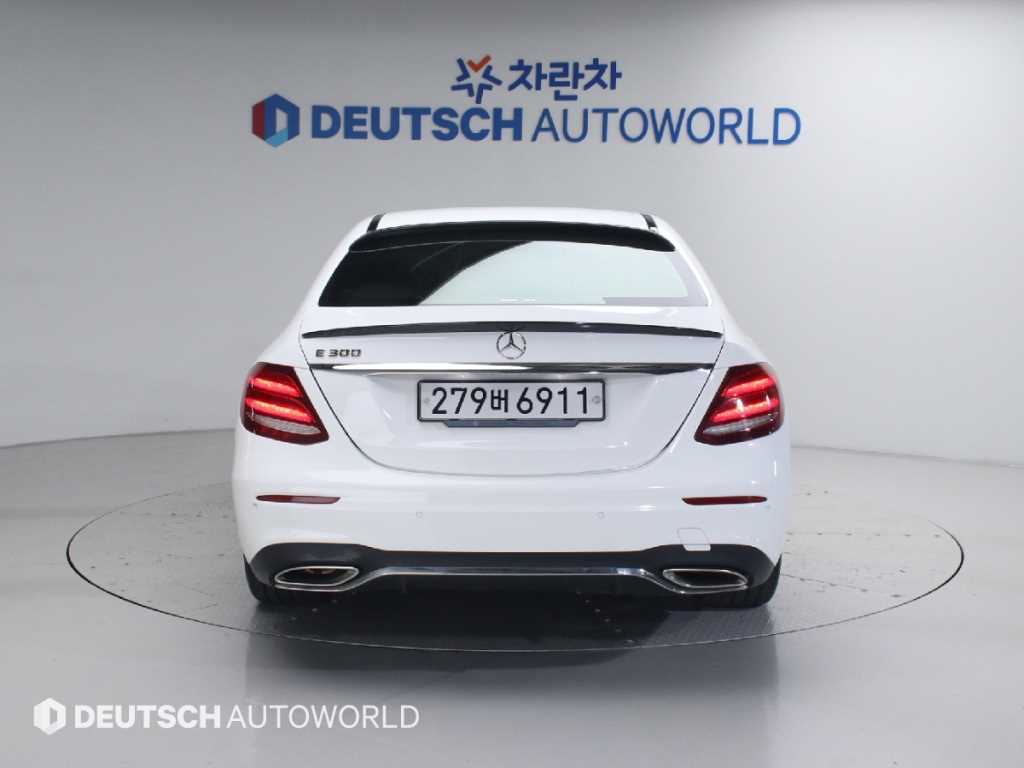 Mercedes Benz E class - Vista 4