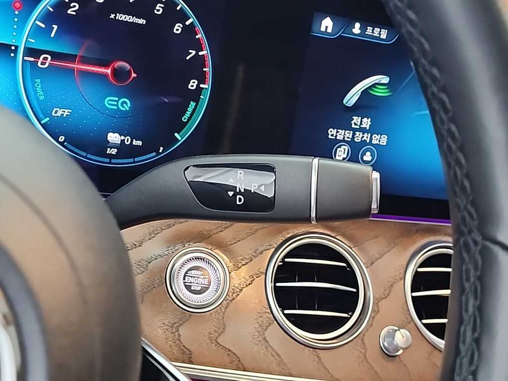 Mercedes Benz E class - Vista 8