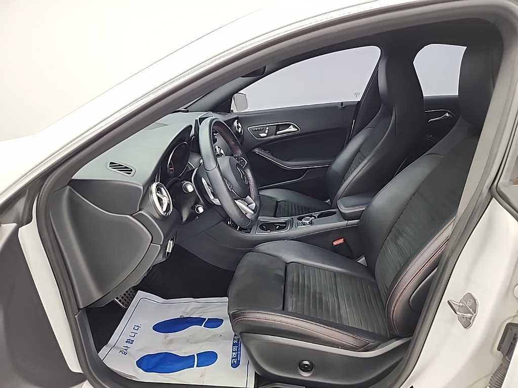 Mercedes Benz CLA Class - Vista 11
