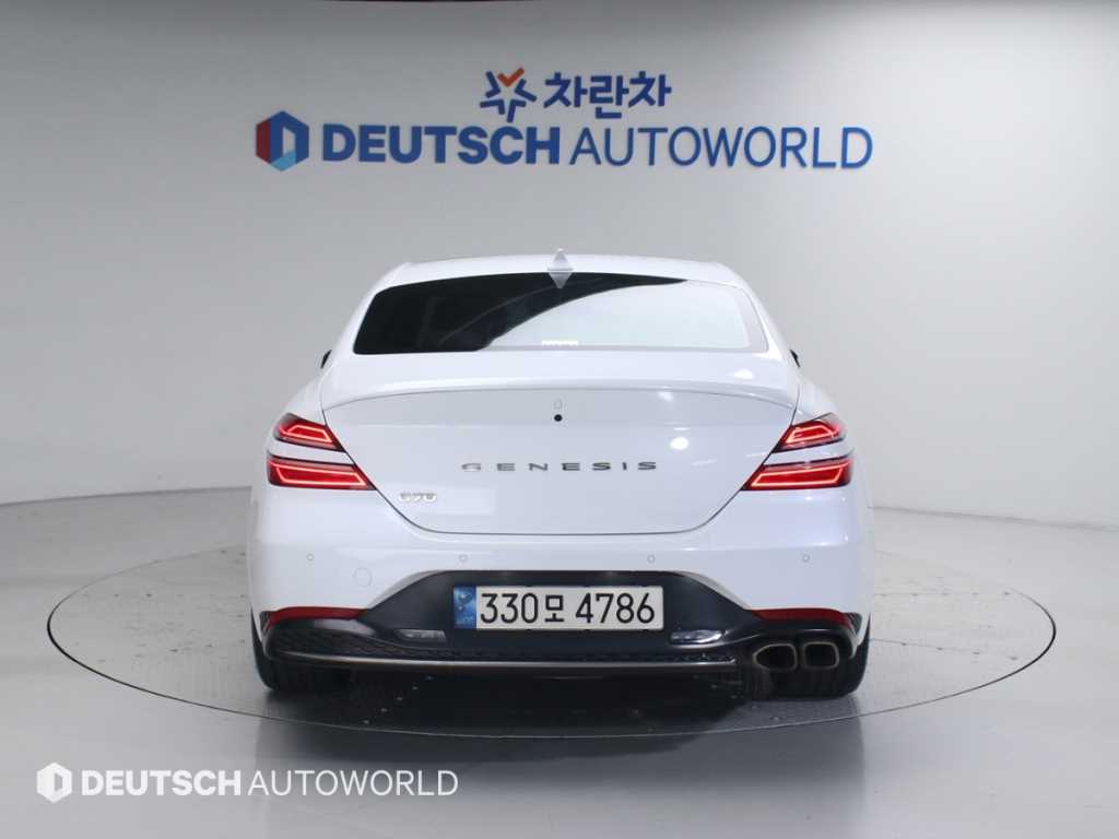 Genesis G70 - Vista 4