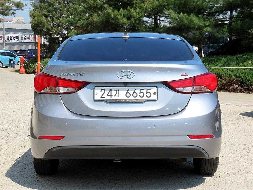 HYUNDAI Avante - Vista 4