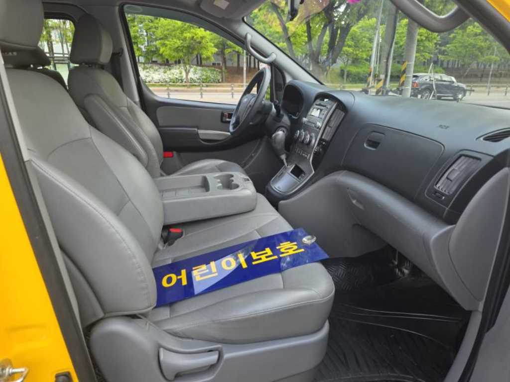HYUNDAI Starex - Vista 7