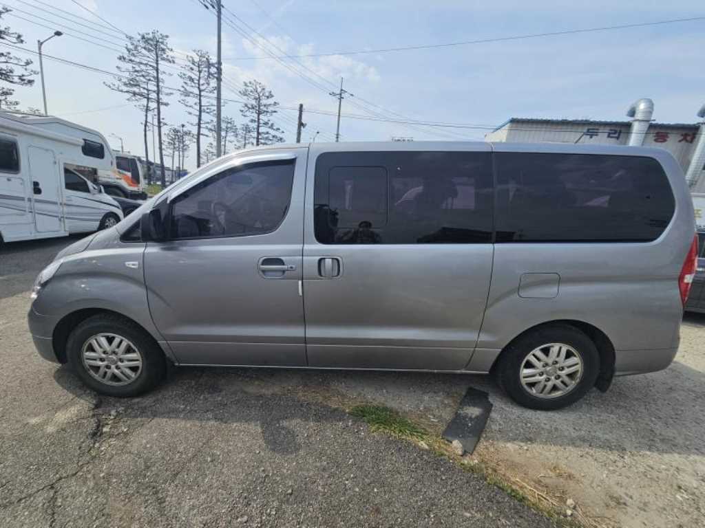 HYUNDAI Starex - Vista 4