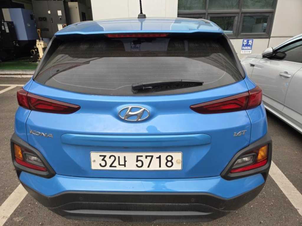 HYUNDAI Kona - Vista 7