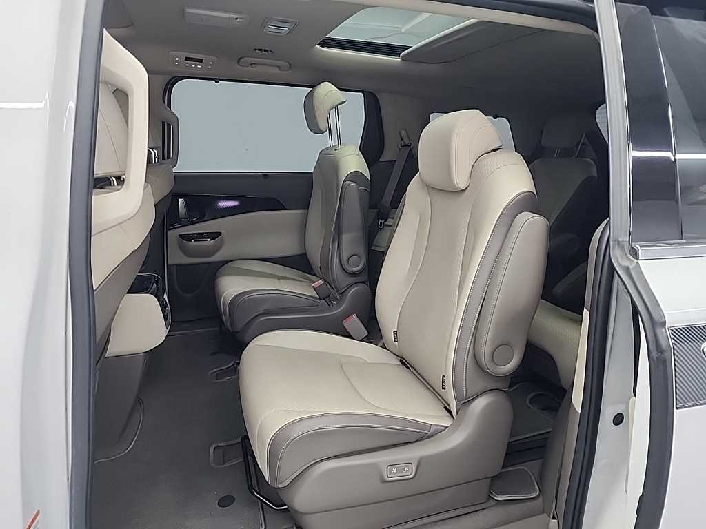 KIA Carnival - Vista 12