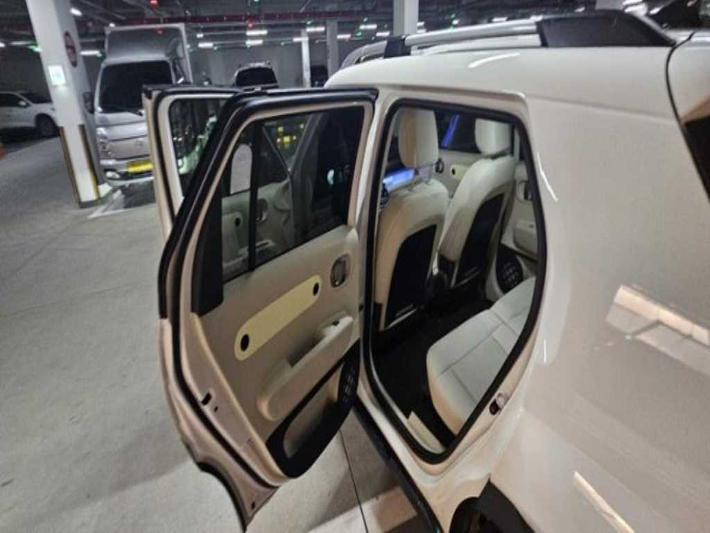 HYUNDAI Casper - Vista 11