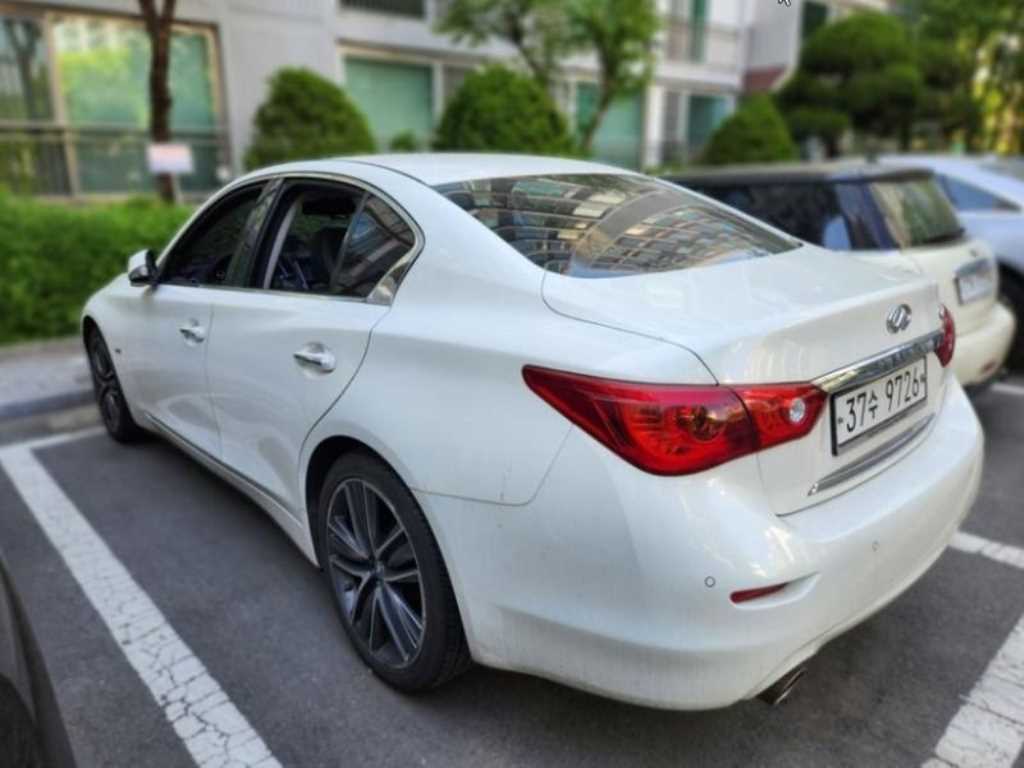 Infiniti Q - Vista 3