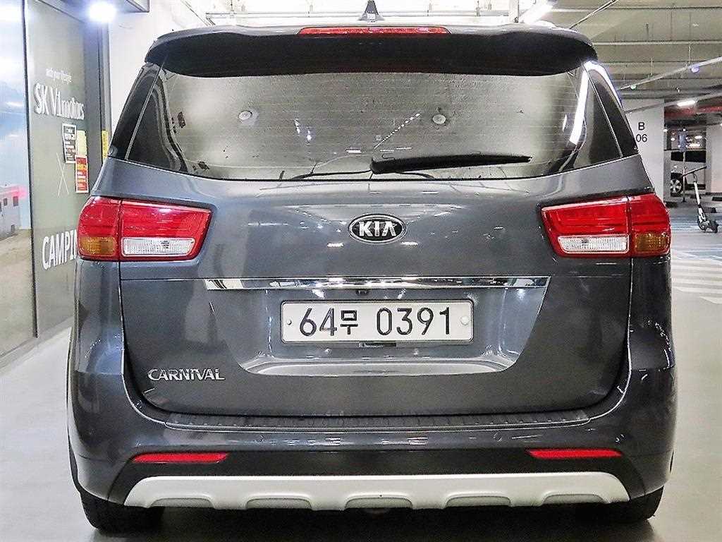 KIA Carnival - Vista 5