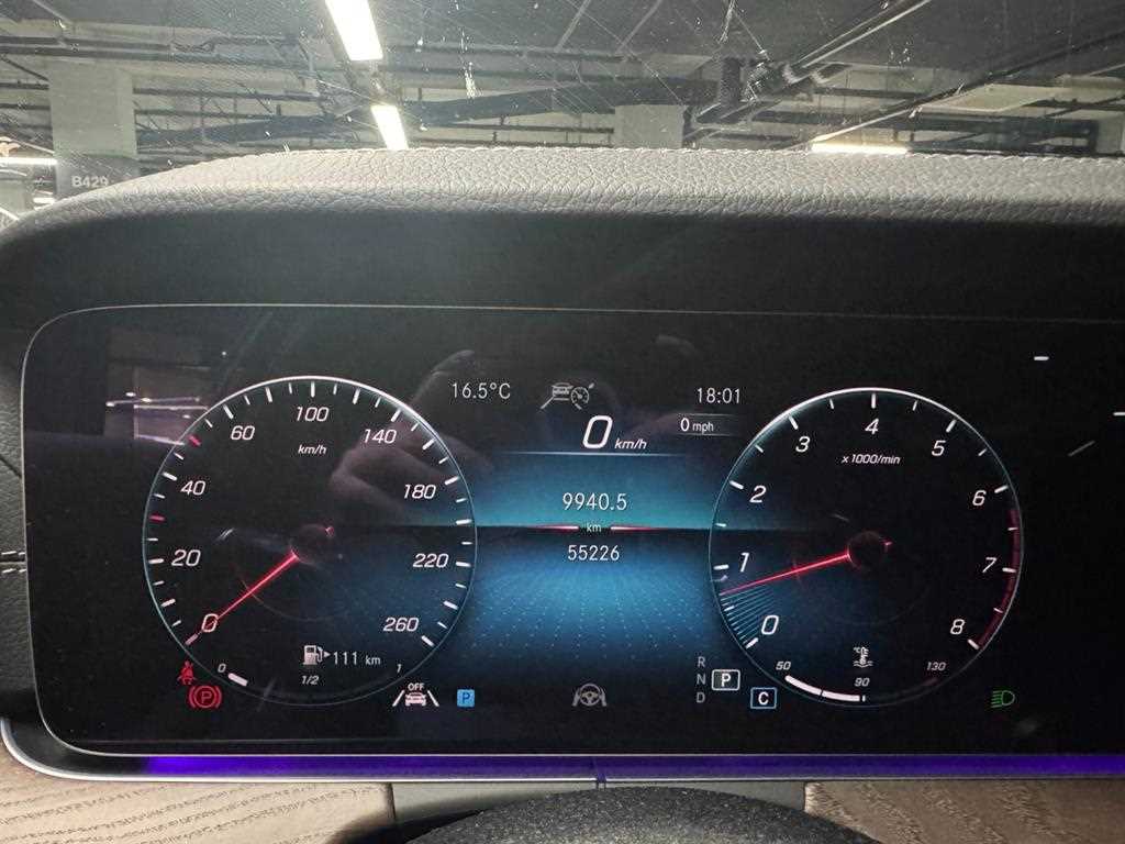 Mercedes Benz E class - Vista 4