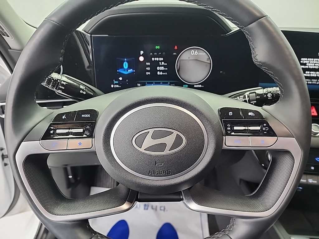 HYUNDAI Avante - Vista 9