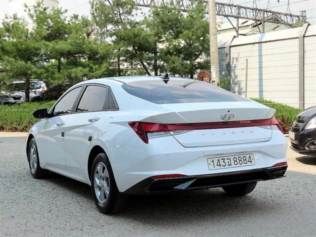 HYUNDAI Avante - Vista 3