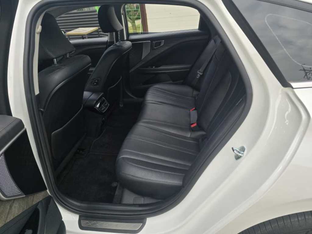 KIA K8 - Vista 8