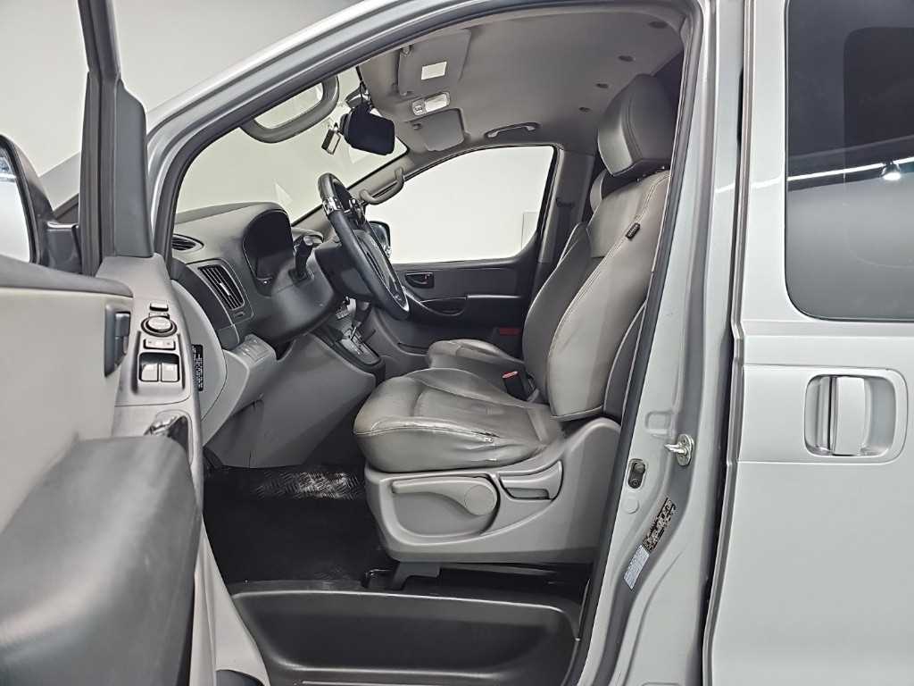 HYUNDAI Starex - Vista 11