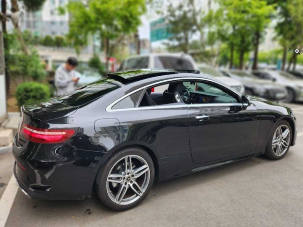 Mercedes Benz E class - Vista 4