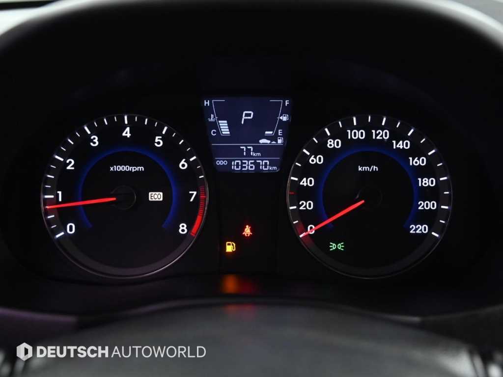 HYUNDAI Accent - Vista 8