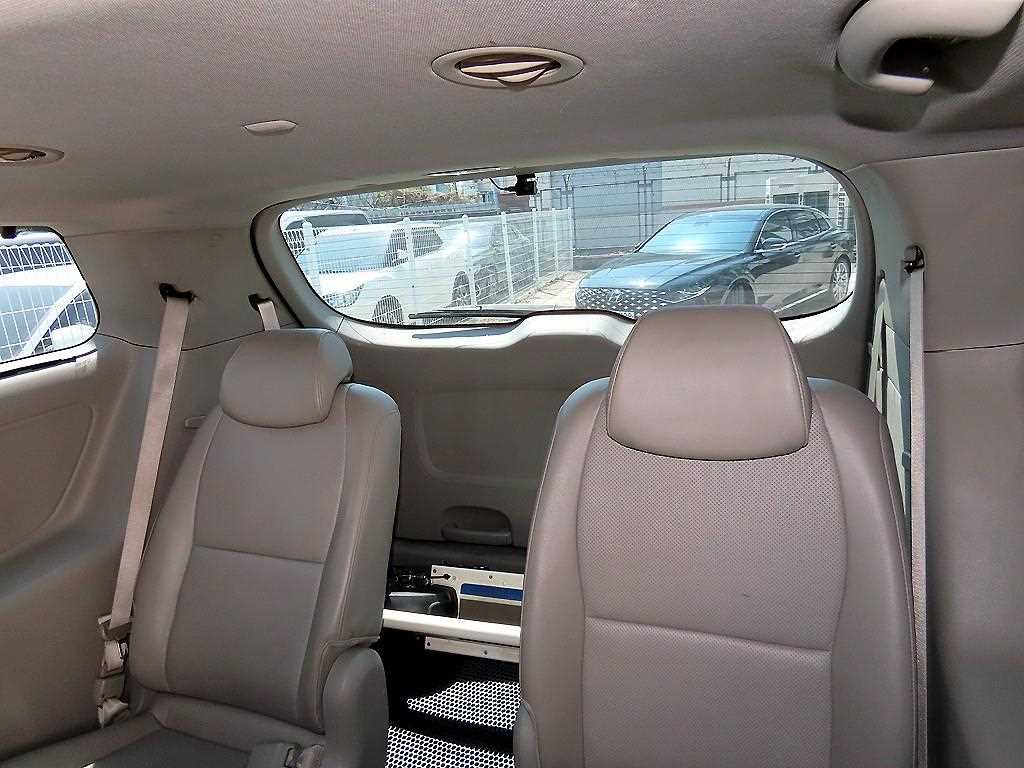 KIA Carnival - Vista 7