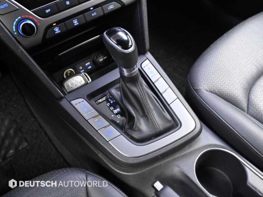 HYUNDAI Avante - Vista 10