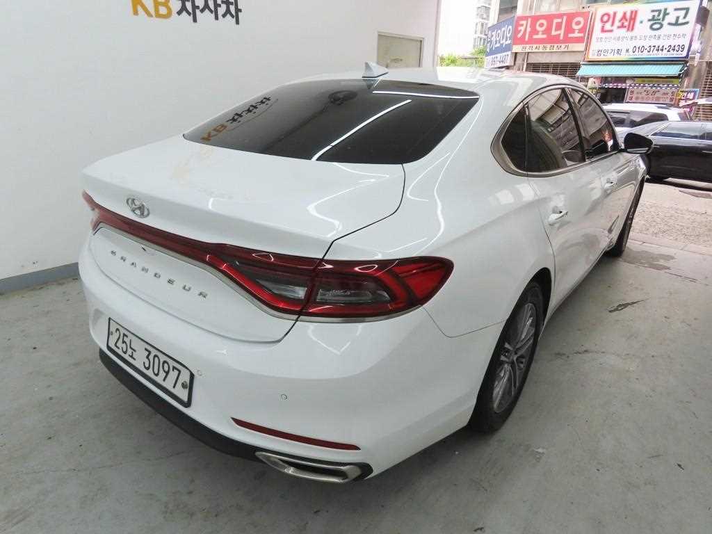 HYUNDAI Grandeur - Vista 3