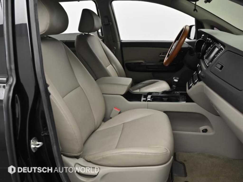 KIA Carnival - Vista 10