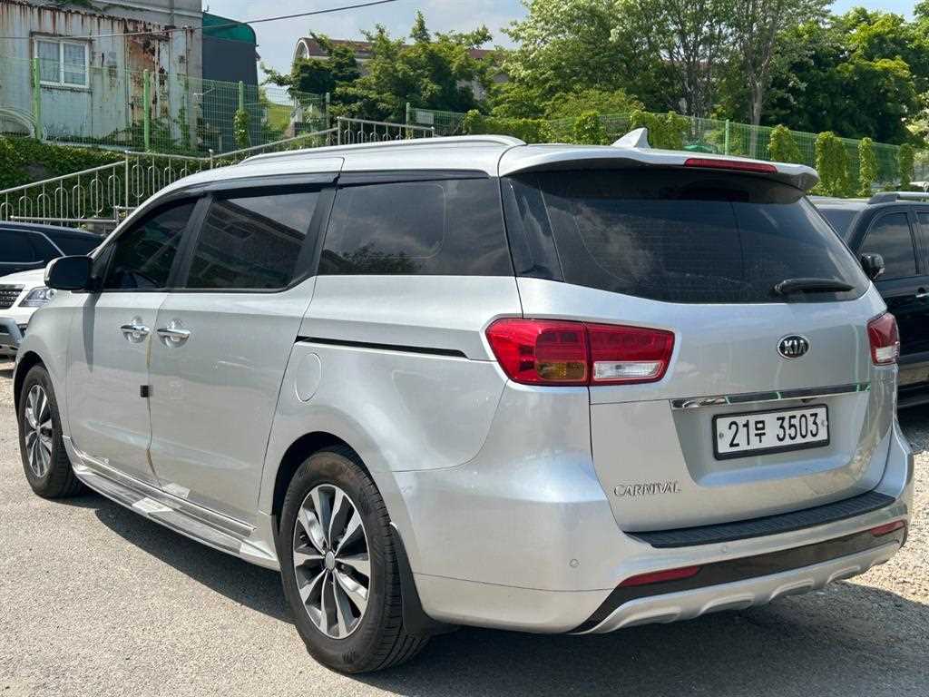 KIA Carnival - Vista 3