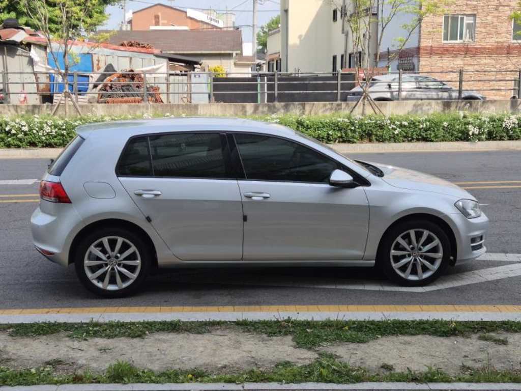 Volkswagen Golf - Vista 4