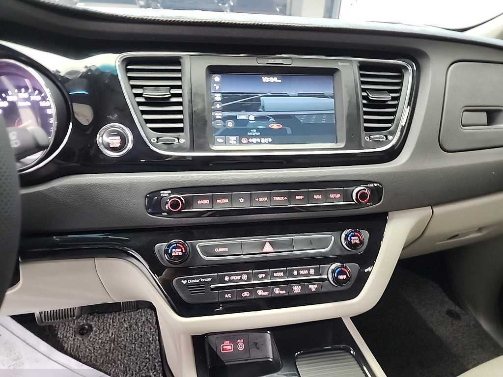 KIA Carnival - Vista 10