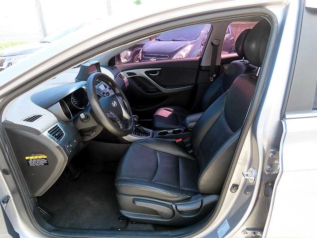 HYUNDAI Avante - Vista 5