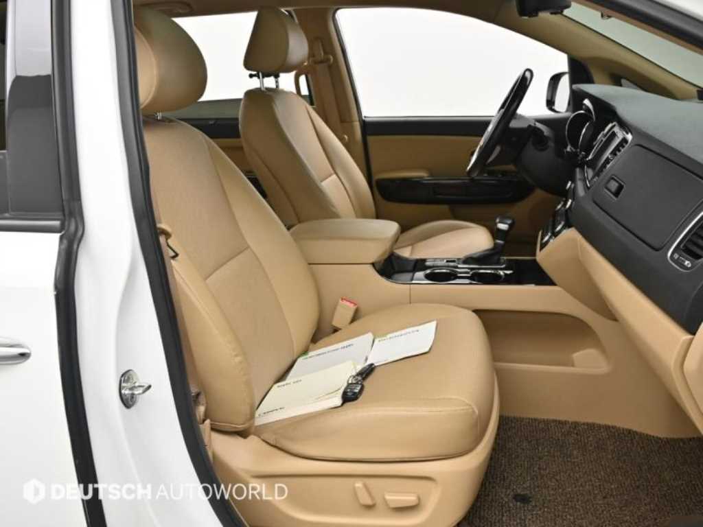 KIA Carnival - Vista 10