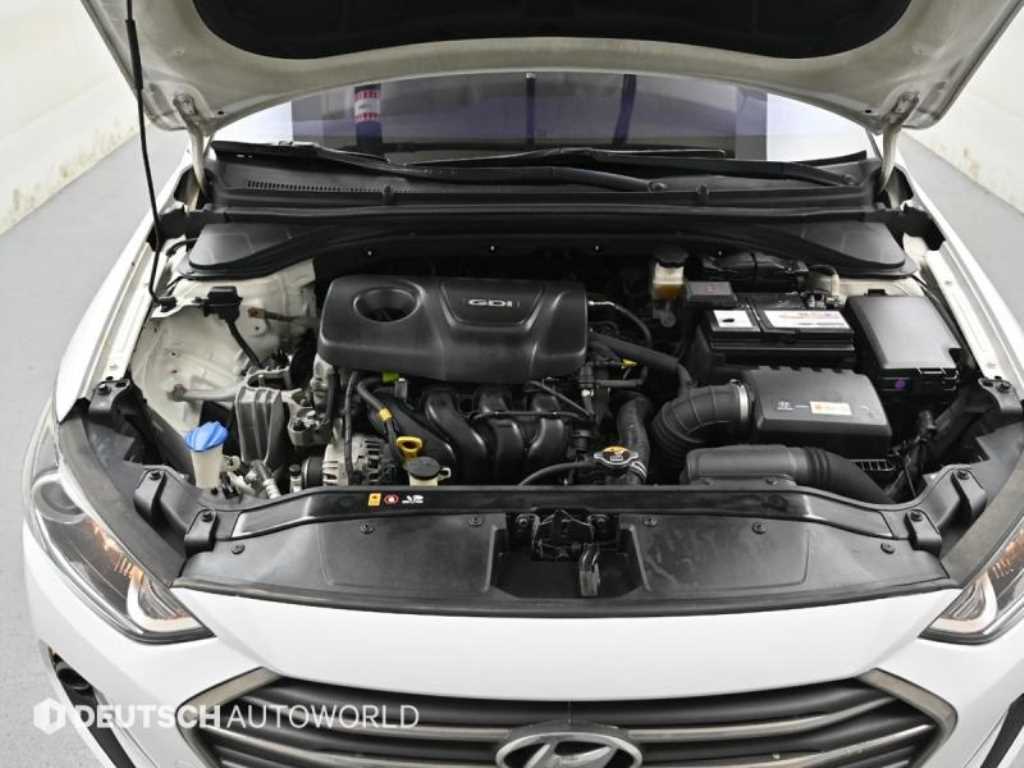 HYUNDAI Avante - Vista 7