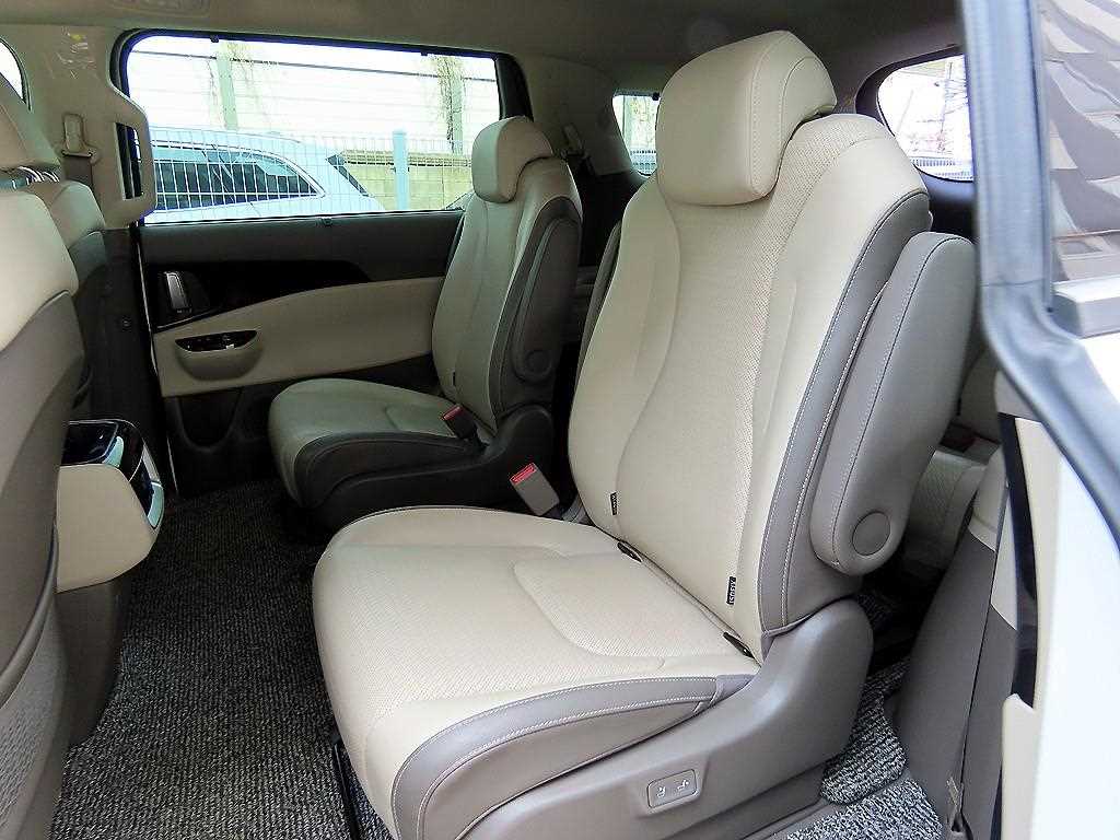 KIA Carnival - Vista 6
