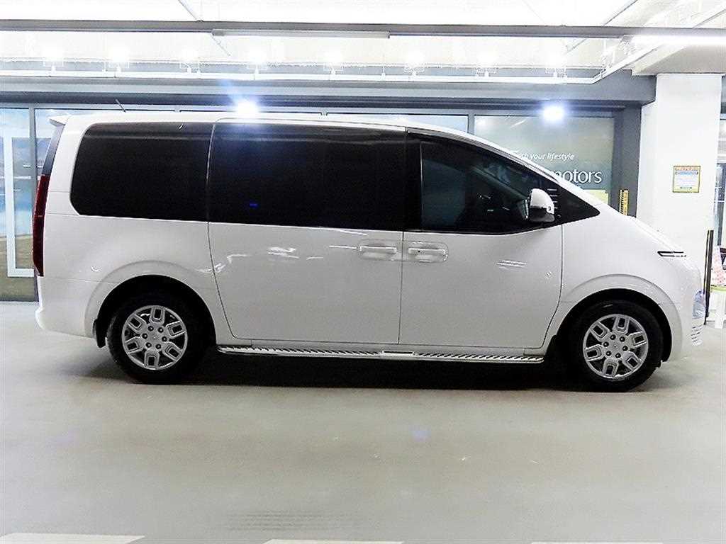 HYUNDAI Staria - Vista 3