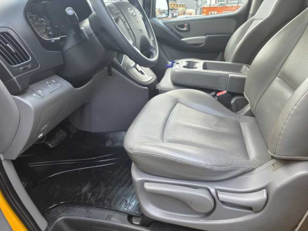 HYUNDAI Starex 2015 Amarillo - Importación desde Corea - HF Imports Iquique - Foto 15
