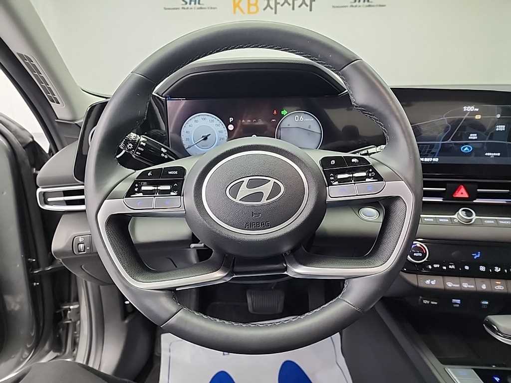 HYUNDAI Avante - Vista 9