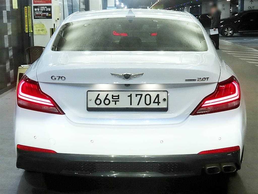 Genesis G70 - Vista 5