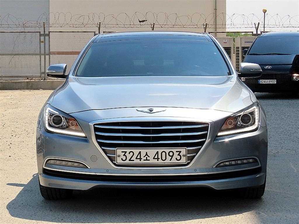 HYUNDAI Genesis - Vista 2