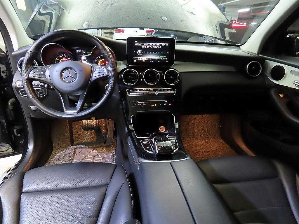 Mercedes Benz GLC Class - Vista 10