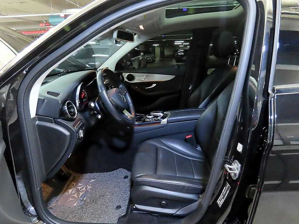 Mercedes Benz GLC Class - Vista 6