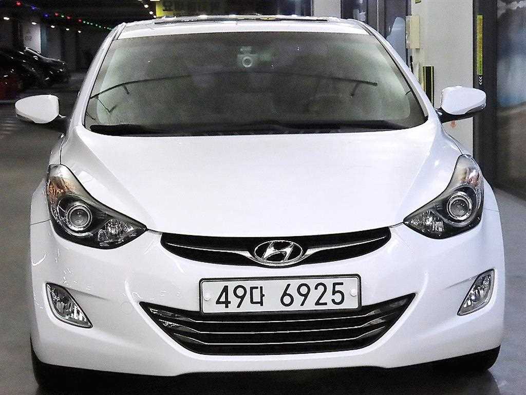 HYUNDAI Avante - Vista 2