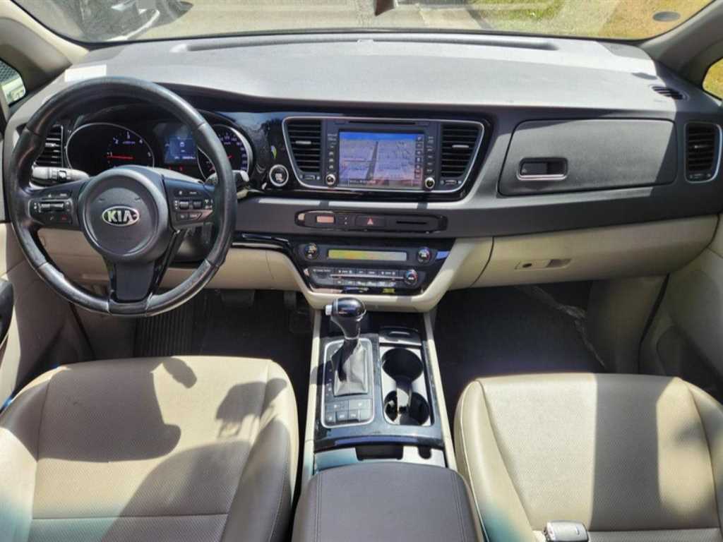KIA Carnival - Vista 9