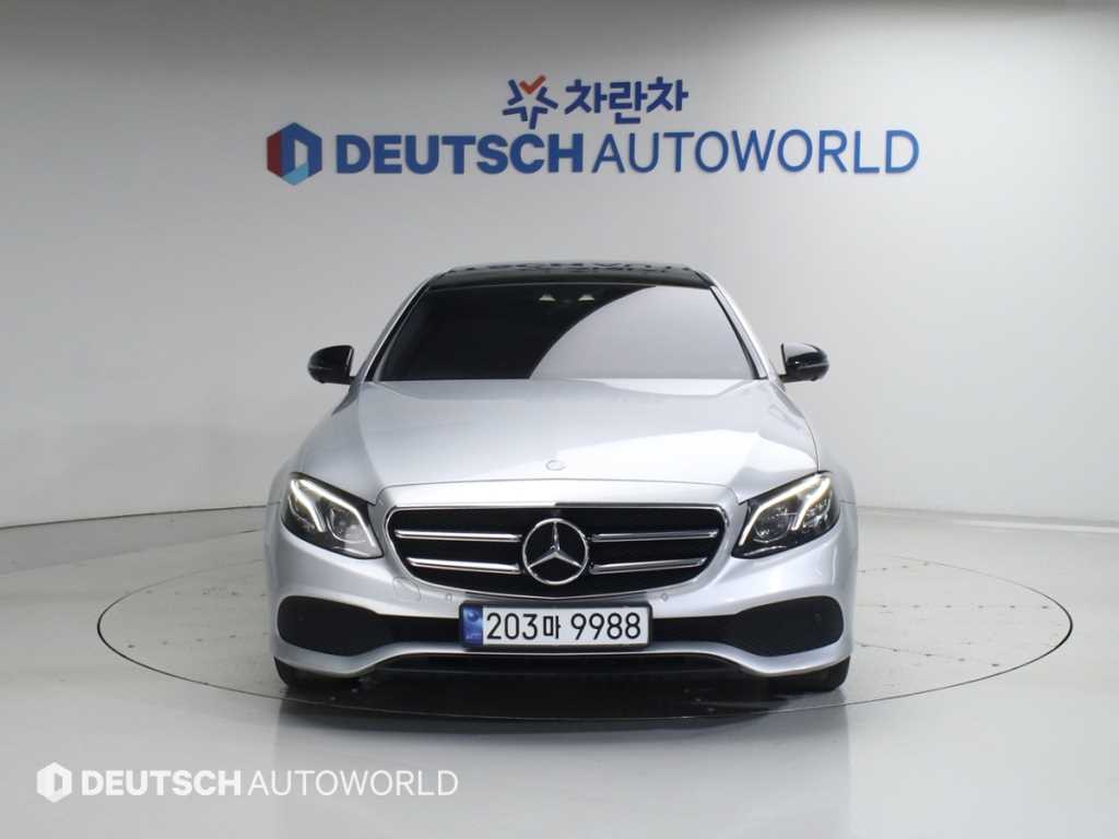 Mercedes Benz E class - Vista 3