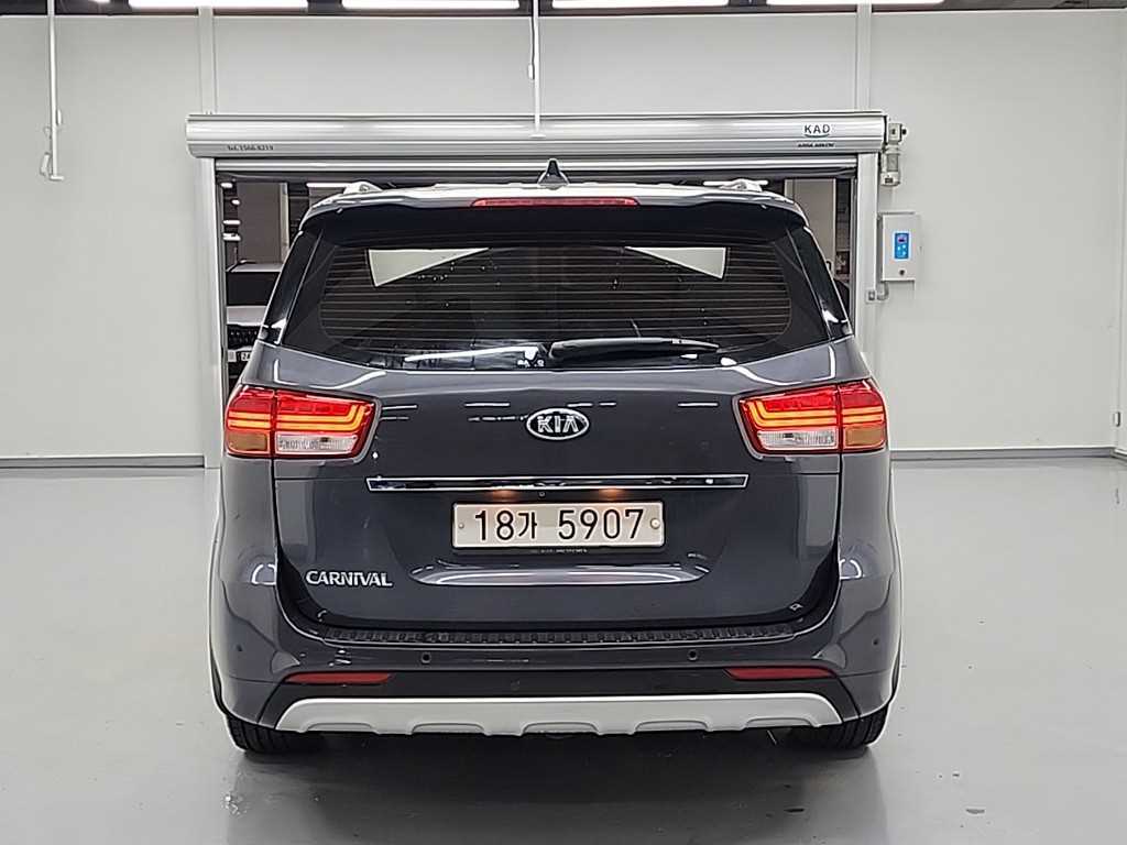 KIA Carnival - Vista 3