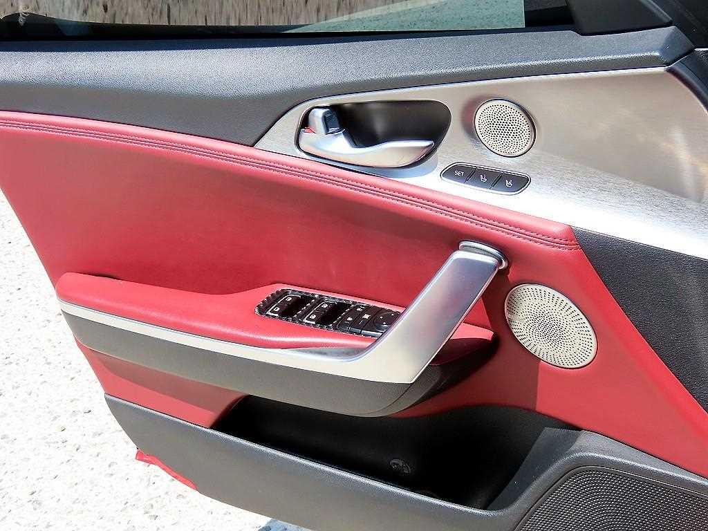 KIA Stinger - Vista 12