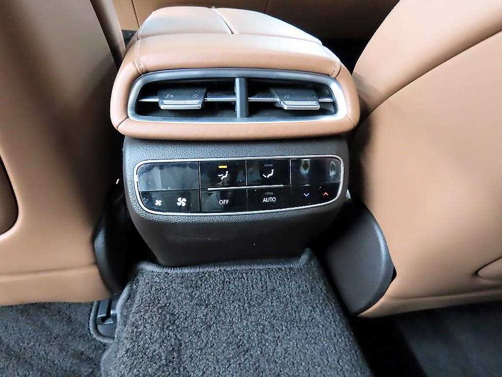 Genesis G80 - Vista 12